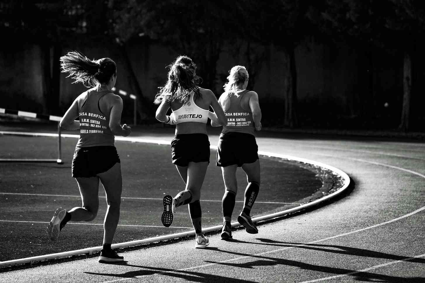 探秘线上棋牌世界_开元棋牌的机遇与危险洞察 透彻分析 透彻专业解析